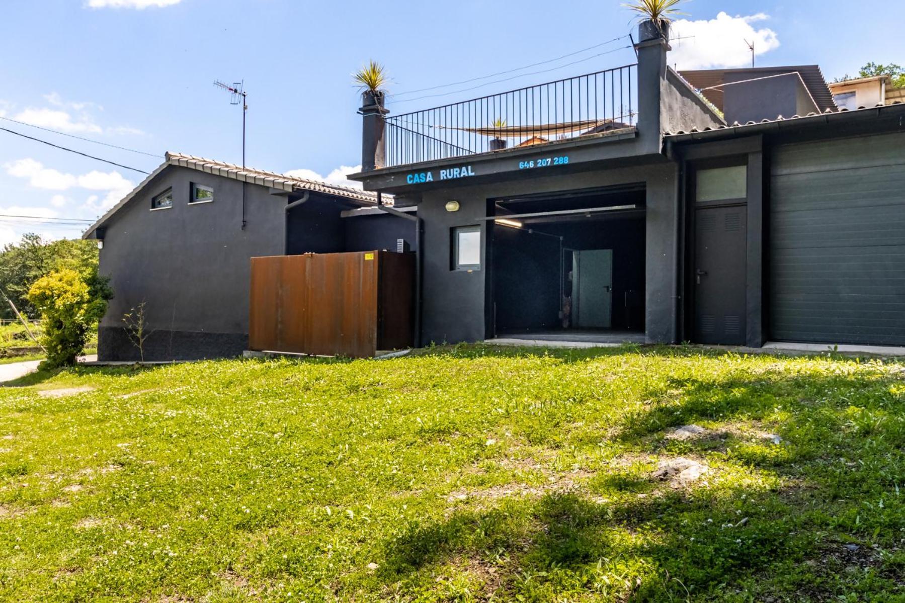 Black House Sorprendente Casa Estilo Industrial Holiday home Olot
