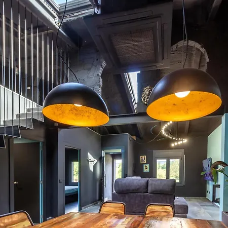 Black House Sorprendente Casa Estilo Industrial Olot Buitenkant foto
