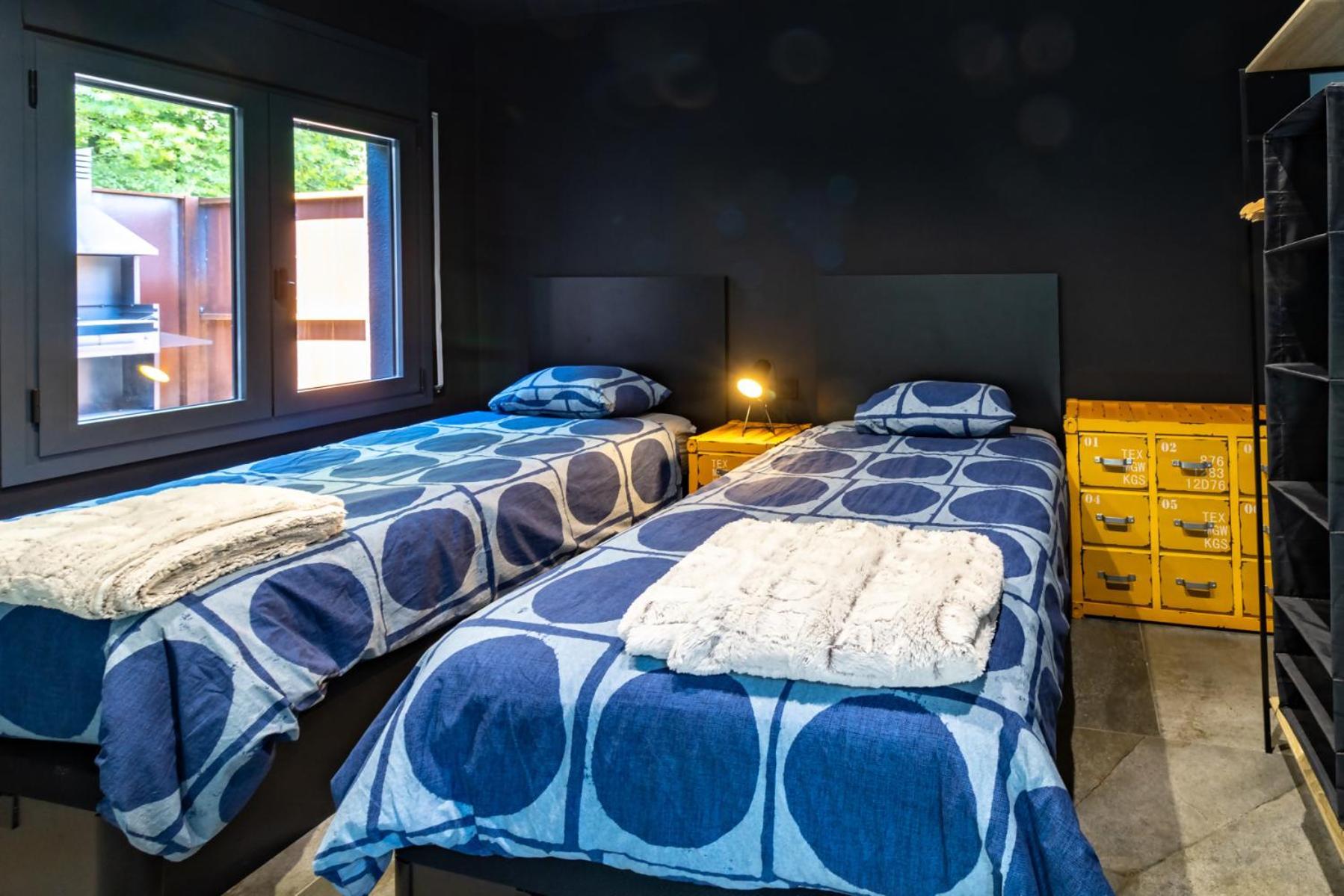 Black House Sorprendente Casa Estilo Industrial Olot
