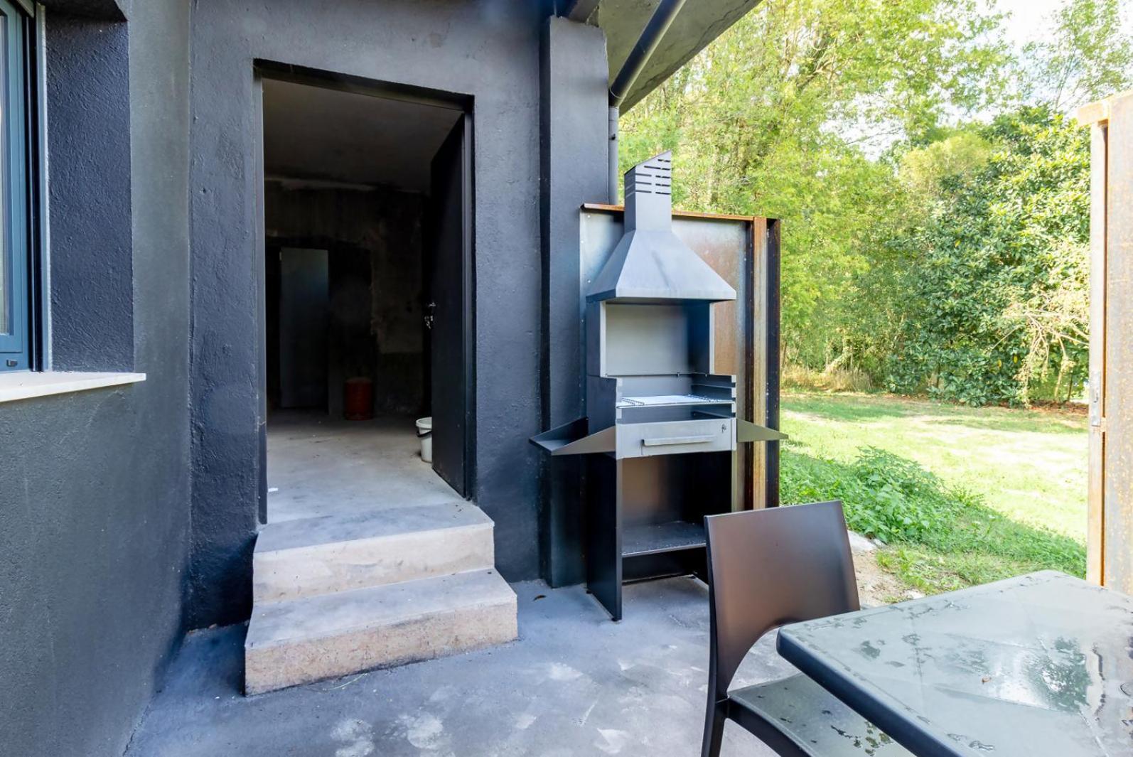 Black House Sorprendente Casa Estilo Industrial * Olot
