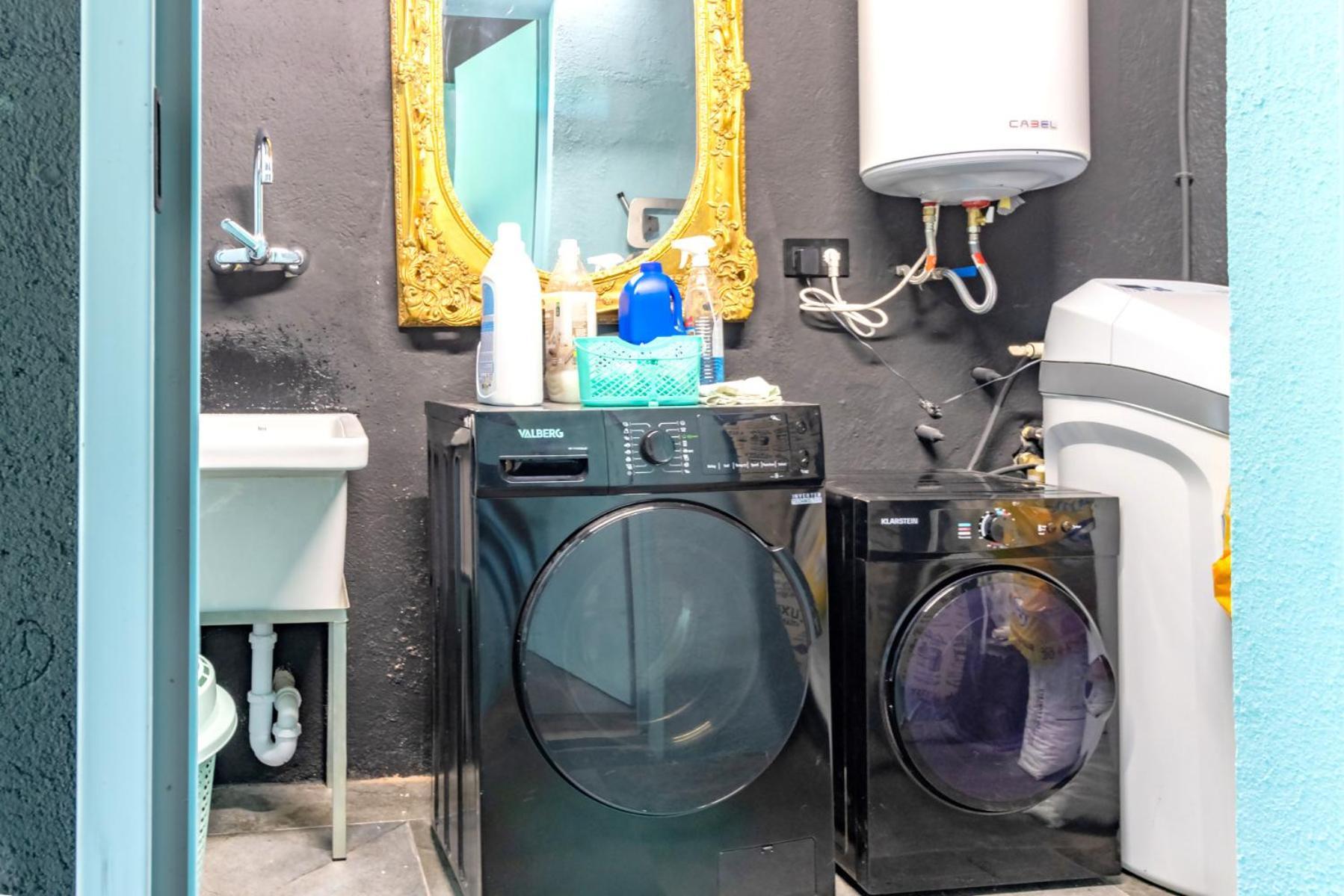 Holiday home Black House Sorprendente Casa Estilo Industrial *