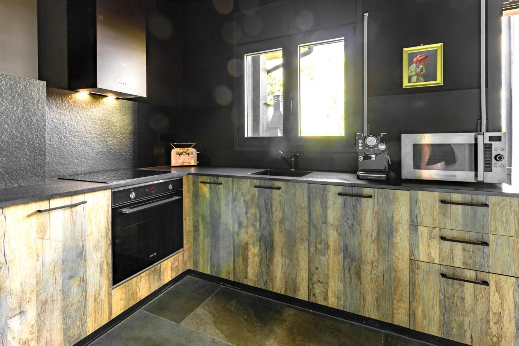 Black House Sorprendente Casa Estilo Industrial Holiday home *