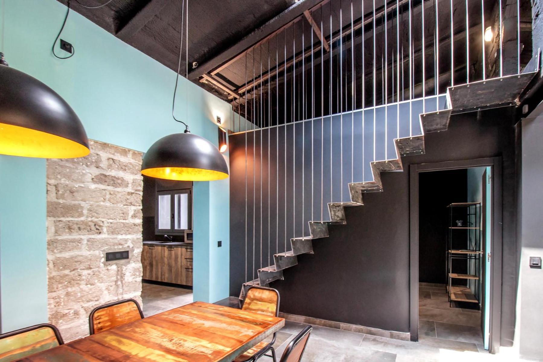 Black House Sorprendente Casa Estilo Industrial Olot